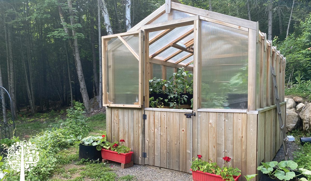 Greenhouse pollination