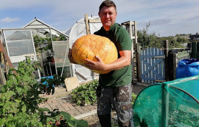 Chris Elliott - Happy Acres