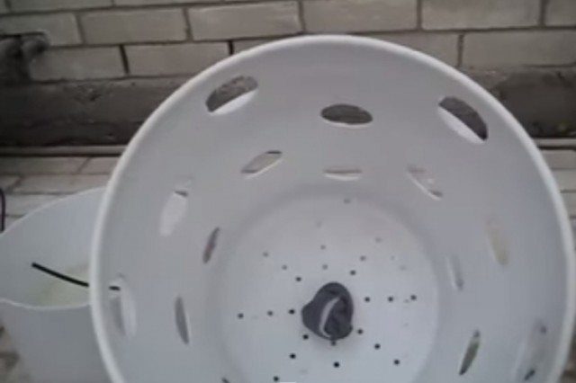 DIY Self-Watering Planter Design: A look at the inside